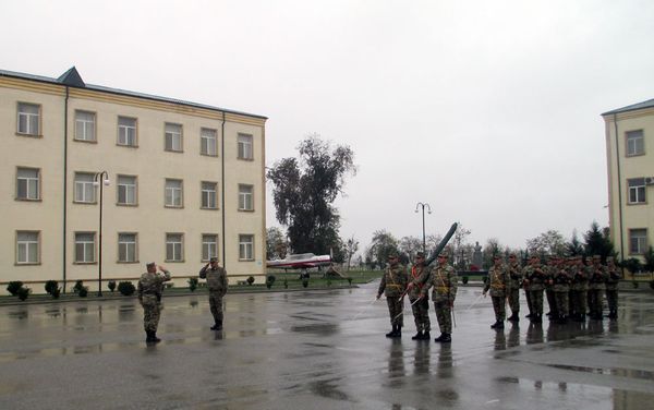 Торжественная церемония вручения Боевого Знамени “Н”-ской воинской части Военно-воздушных сил Азербайджана - Sputnik Азербайджан