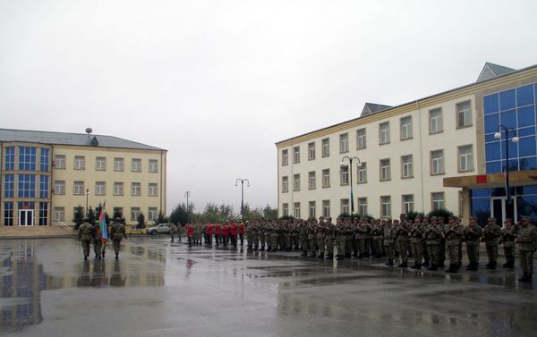 Торжественная церемония вручения Боевого Знамени “Н”-ской воинской части Военно-воздушных сил Азербайджана - Sputnik Азербайджан