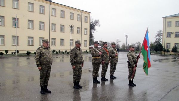 Торжественная церемония вручения Боевого Знамени “Н”-ской воинской части Военно-воздушных сил Азербайджана - Sputnik Азербайджан