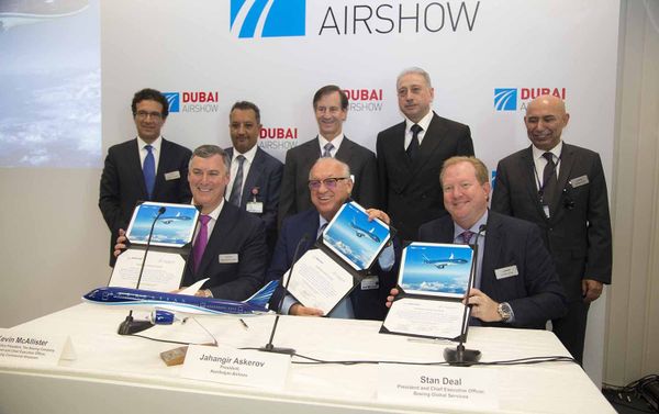 На выставке Dubai Airshow 2017 достигнут ряд ключевых договоренностей в области гражданской авиации Азербайджана На выставке Dubai Airshow 2017 достигнут ряд ключевых договоренностей в области гражданской авиации Азербайджана - Sputnik Азербайджан