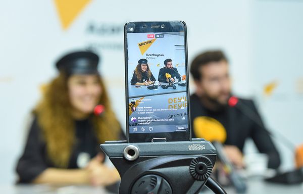 Пресс-конференция азербайджанской певицы Чинары Меликзаде в мультимедийном пресс-центре Sputnik Азербайджан - Sputnik Азербайджан