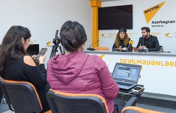 Пресс-конференция азербайджанской певицы Чинары Меликзаде в мультимедийном пресс-центре Sputnik Азербайджан - Sputnik Азербайджан