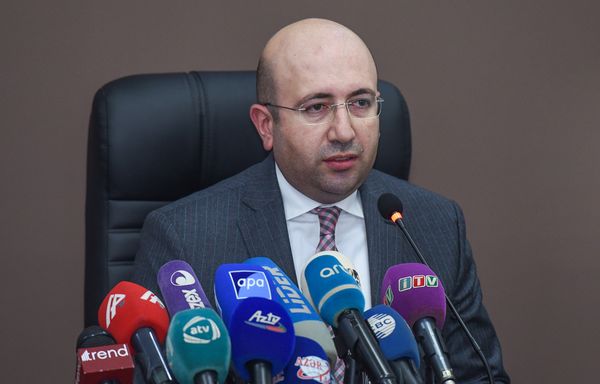 Глава аппарата Государственного агентства жилищного строительства при Президенте Азербайджана (MIDA) Анар Гулиев - Sputnik Азербайджан