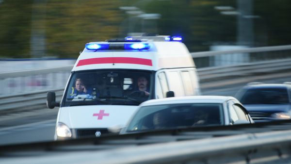 Автомобиль скорой медицинской помощи на дороге в Москве, фото из архива - Sputnik Азербайджан