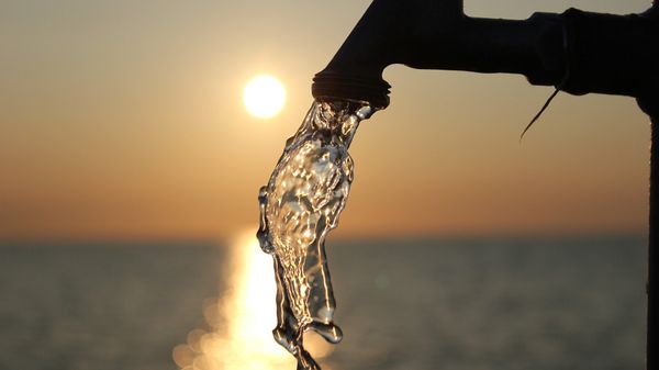 Вода на фоне заката, фото из архива - Sputnik Азербайджан