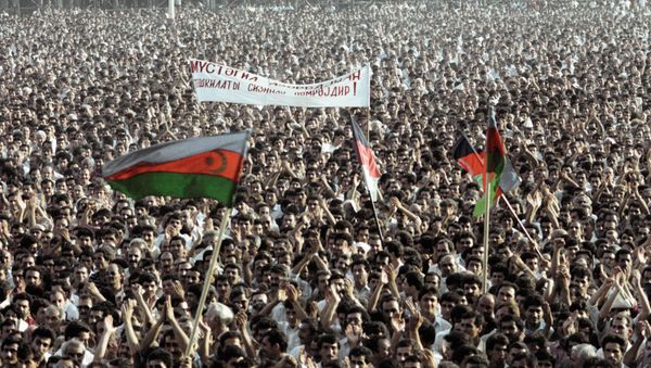 Жители Баку и Азербайджана на митинге в 1988 году - Sputnik Азербайджан