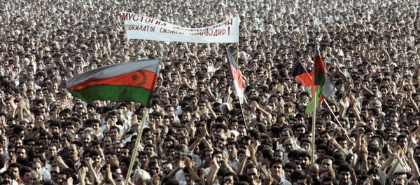 Жители Баку и Азербайджана на митинге в 1988 году - Sputnik Азербайджан