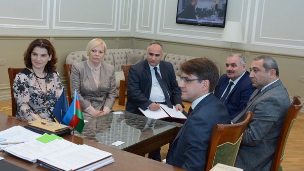 Делегация Белгородского государственного национального исследовательского университета Российской Федерации находится с визитом в UNEC - Sputnik Азербайджан
