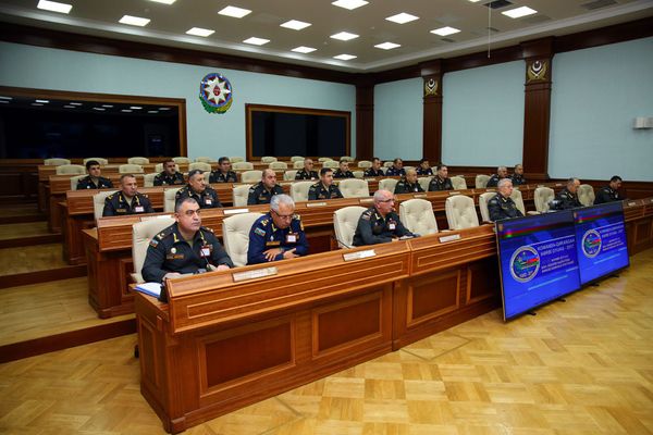 Проведено служебное совещание с руководящим составом, привлеченным к командно-штабным военным играм - Sputnik Азербайджан