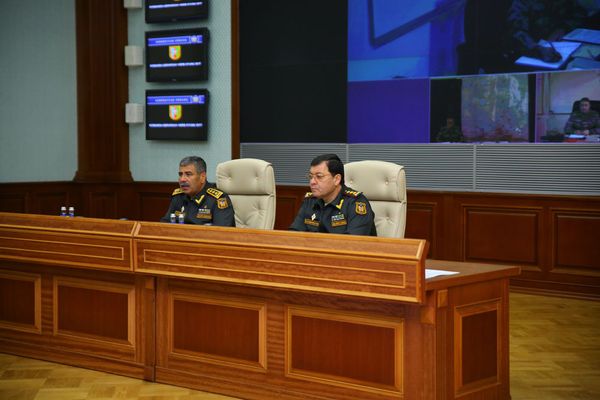 Проведено служебное совещание с руководящим составом, привлеченным к командно-штабным военным играм - Sputnik Азербайджан