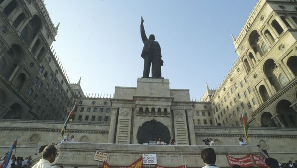 Многотысячный митинг на площади Ленина (ныне – Азадлыг) в Баку, 6 сентября 1989 года - Sputnik Азербайджан