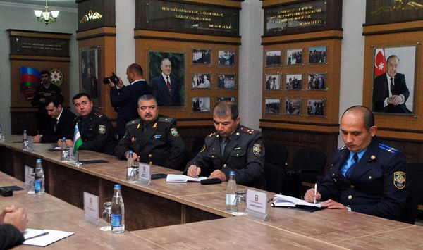 Министр обороны Узбекистана посетил Военную Академию Вооруженных сил Азербайджана - Sputnik Азербайджан