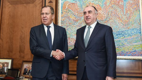 Главы МИД Азербайджана и России Эльмар Мамедъяров и Сергей Лавров в ходе встречи в Баку, 20 ноября 2017 года - Sputnik Азербайджан
