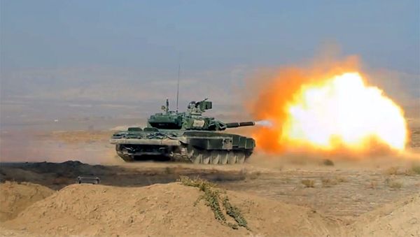 В продолжающихся в Нахчыванском гарнизоне командно-штабных военных играх выполнены практические стрельбы - Sputnik Азербайджан