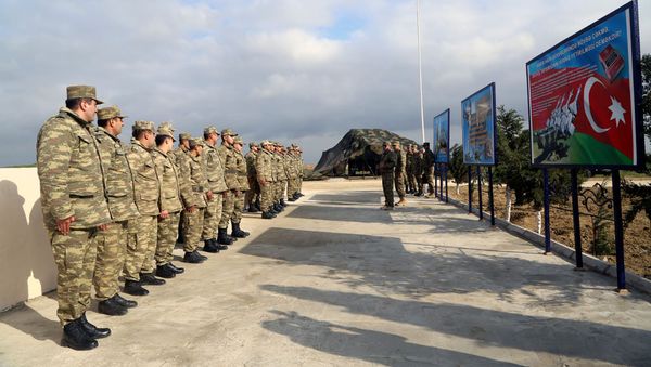 Открытие нового жилого комплекса подразделения противовоздушной обороны ВВС Азербайджана - Sputnik Азербайджан