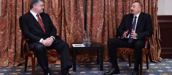 Президенты Азербайджана и Украины Ильхам Алиев и Петр Порошенко. Брюссель, 23 ноября 2017 года - Sputnik Азербайджан