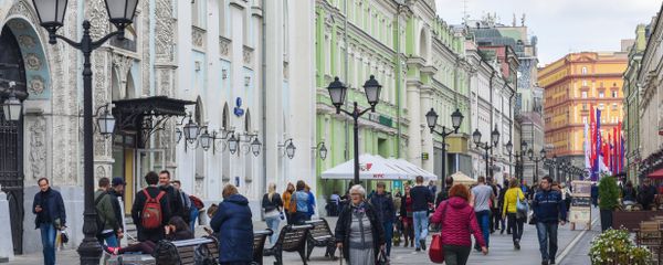 Прохожие на улице Никольская в центре Москвы, фото из архива - Sputnik Азербайджан