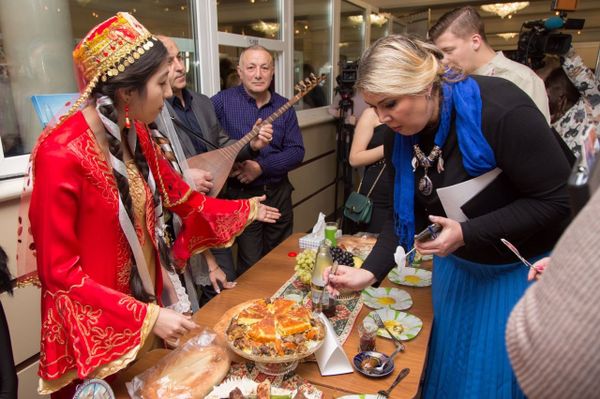 Национальные блюда Азербайджана на конкурсе Мисс достояние нации в Хабаровске - Sputnik Азербайджан