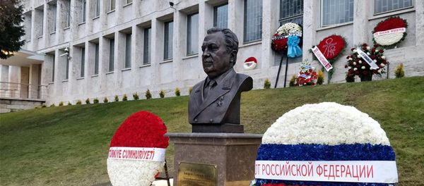 В Посольстве России в Анкаре состоялась торжественная церемония открытия бюста бывшего российского посла в Турции Андрея Карлова - Sputnik Азербайджан