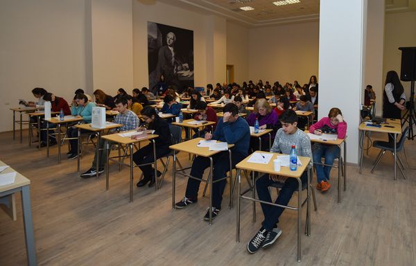 В филиале МГУ имени М.В.Ломоносова в Баку прошел Международный Географический диктант-2017 - Sputnik Азербайджан