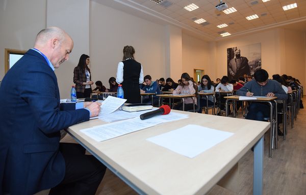 В филиале МГУ имени М.В.Ломоносова в Баку прошел Международный Географический диктант-2017 - Sputnik Азербайджан