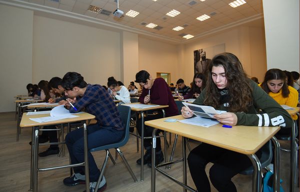 В филиале МГУ имени М.В.Ломоносова в Баку прошел Международный Географический диктант-2017 - Sputnik Азербайджан