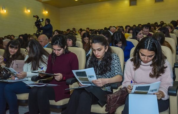 В филиале МГУ имени М.В.Ломоносова в Баку прошел Международный Географический диктант-2017 - Sputnik Азербайджан