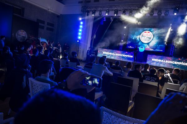 В Баку прошел чемпионат по Dota-2 Red Bull  - Sputnik Азербайджан