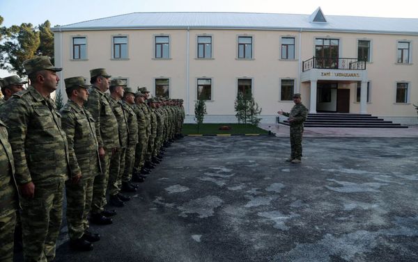 В прифронтовой зоне сдан в эксплуатацию еще один жилой комплекс для офицеров / - Sputnik Азербайджан