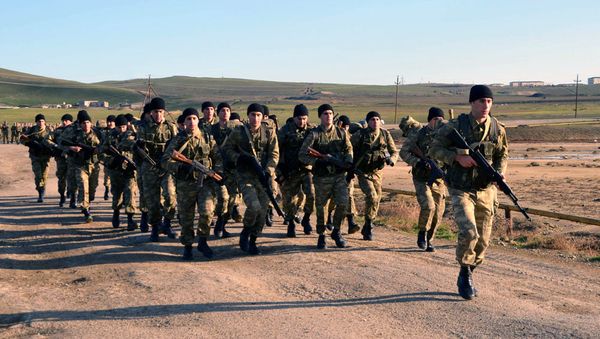 Начался полевой выход курсантов Азербайджанского высшего военного училища - Sputnik Азербайджан
