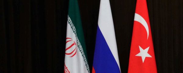 Флаги Ирана, России и Турции - Sputnik Азербайджан