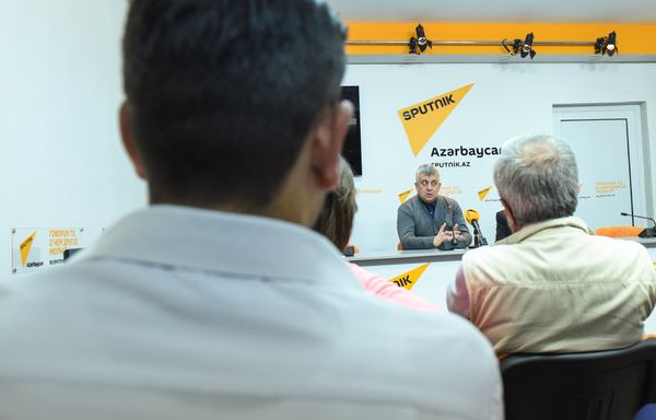 Пресс-конференция с российским историком и политологом Олегом Кузнецовым, о предложениях России по карабахскому урегулированию - Sputnik Азербайджан
