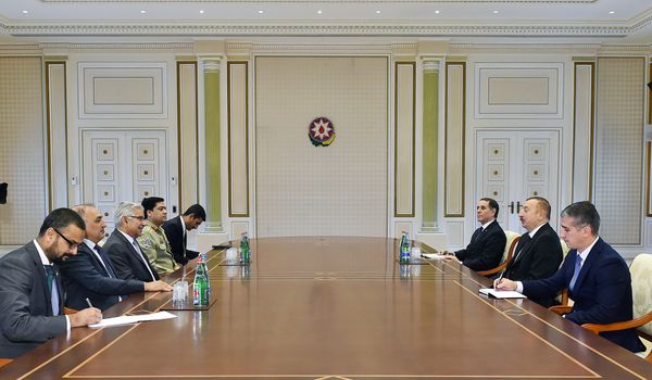 Президент Ильхам Алиев принял делегацию во главе с министром иностранных дел Пакистана - Sputnik Азербайджан