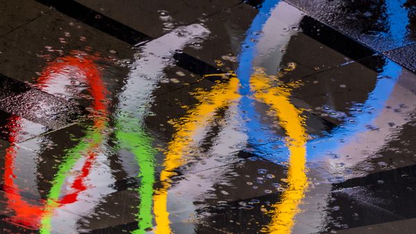 Олимпийские кольца в отражении лужи, фото из архива - Sputnik Азербайджан