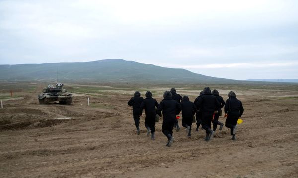 Занятия по боевой стрельбе в танковых подразделениях ВС Азербайджана - Sputnik Азербайджан