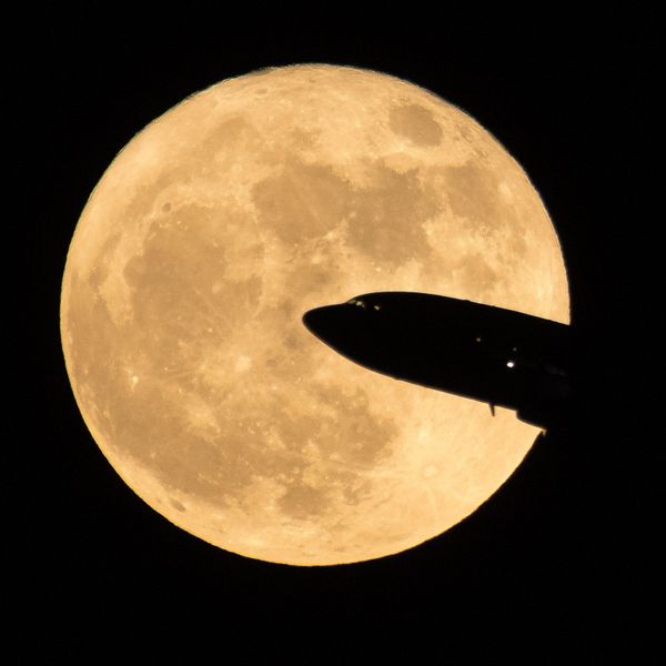 Суперлуние в ночь с 3 на 4 декабря 2017 года - Sputnik Азербайджан