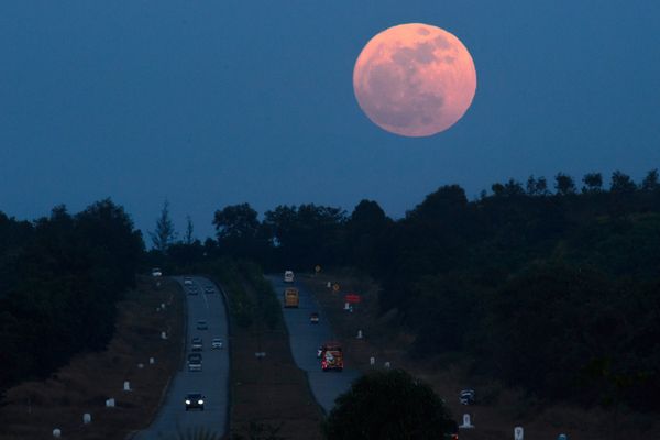 Суперлуние в ночь с 3 на 4 декабря 2017 года - Sputnik Азербайджан