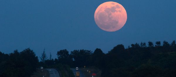 Суперлуние в ночь с 3 на 4 декабря 2017 года - Sputnik Азербайджан