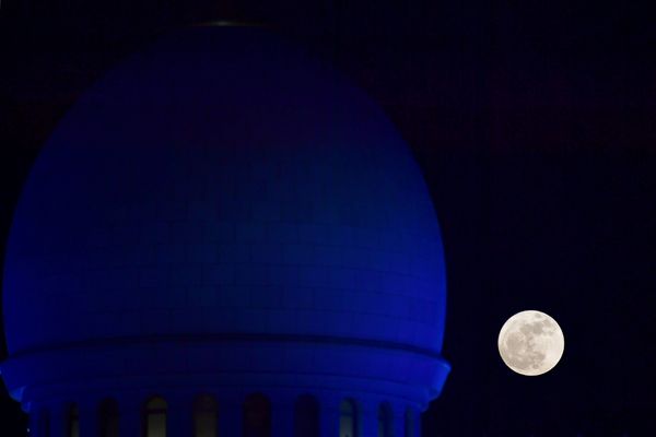 Суперлуние в ночь с 3 на 4 декабря 2017 года - Sputnik Азербайджан