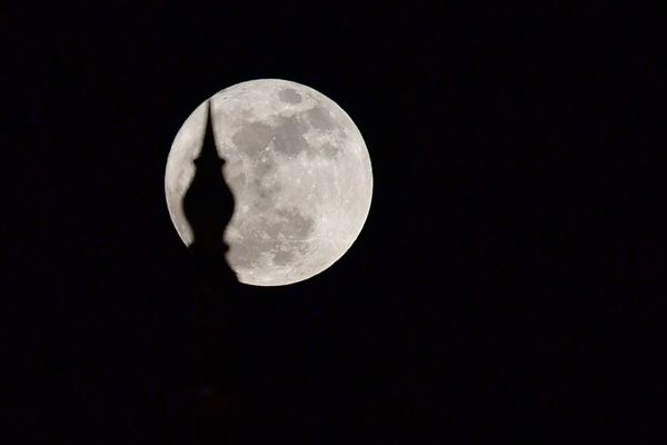 Суперлуние в ночь с 3 на 4 декабря 2017 года - Sputnik Азербайджан