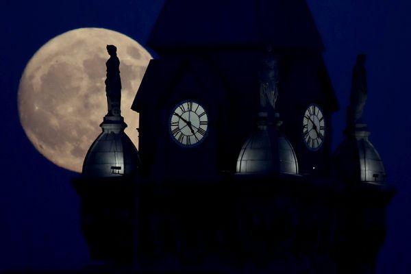 Суперлуние в ночь с 3 на 4 декабря 2017 года - Sputnik Азербайджан
