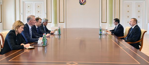 Президент Ильхам Алиев принял делегацию Европейского Союза - Sputnik Азербайджан