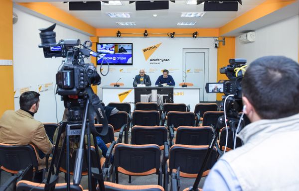 Видеомост Баку-Москва-Астана в мультимедийном пресс-центре Sputnik Азербайджан, посвященный проблемам Каспия - Sputnik Азербайджан