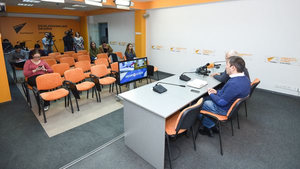 Видеомост Баку-Москва-Астана в мультимедийном пресс-центре Sputnik Азербайджан, посвященный проблемам Каспия - Sputnik Азербайджан