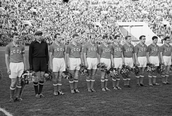 Сборная СССР - триумфаторы Чемпионата Европы 1960 года Сборная СССР - триумфаторы Чемпионата Европы 1960 года - Sputnik Азербайджан