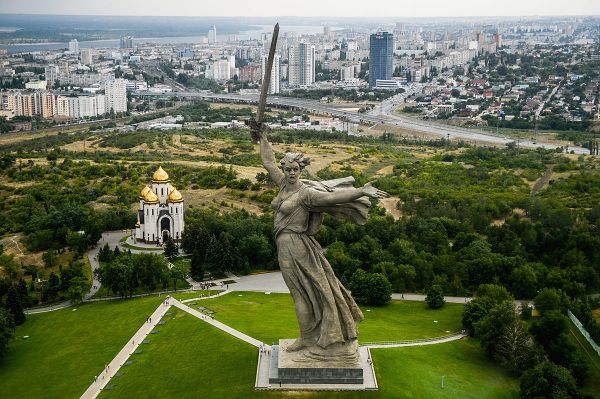 Родина-мать зовет! - центр памятника-ансамбля Героям Сталинградской битвы - Sputnik Азербайджан