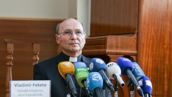 Ординарий Римской Католической церкви в Баку Владимир Фекете, фото из архива - Sputnik Азербайджан