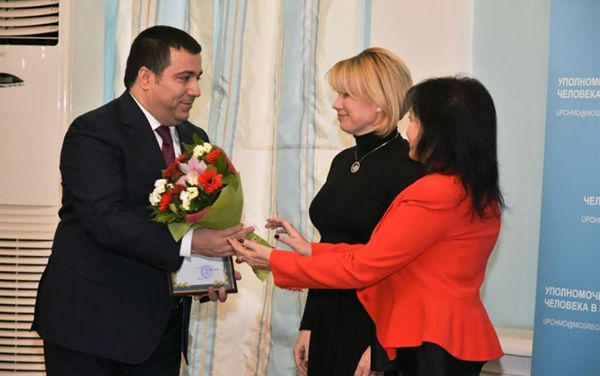 Араз Мурсалиев получил награду Благодарность за заслуги в правозащитной деятельности - Sputnik Азербайджан
