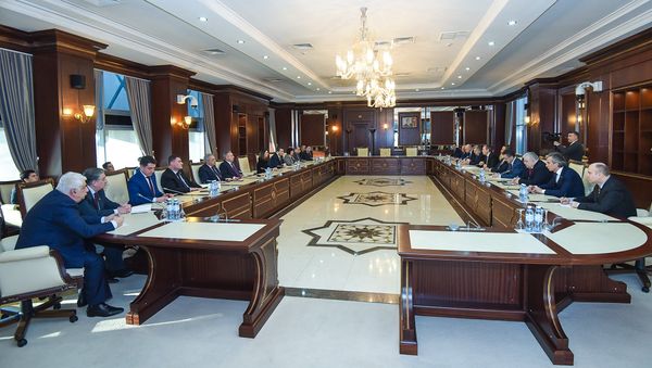 Встреча азербайджанских депутатов с делегацией во главе с председателем комитета Государственной думы Российской Федерации по делам СНГ - Sputnik Азербайджан
