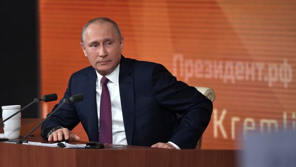 Ежегодная большая пресс-конференция президента РФ Владимира Путина - Sputnik Азербайджан